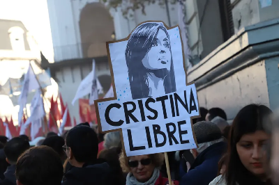 Cristina Kirchner, ante una multitud que colmó Plaza de Mayo